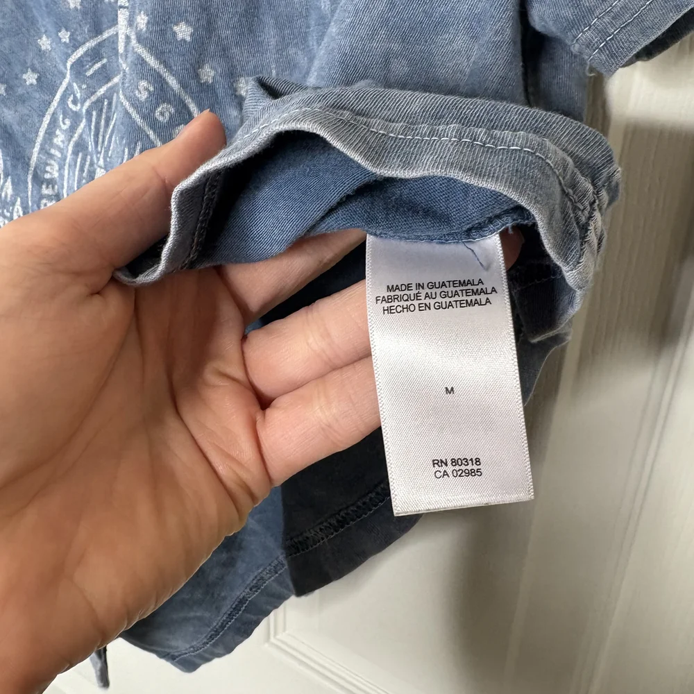 Lucky Blue Moon Officially Branded Women's Fitted T-Shirt Size Medium - Picture 5 of 5